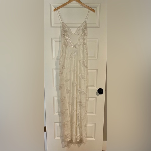 Gemeli Power Motel Jay Ivory on Ivory Dress - Picture 5 of 10